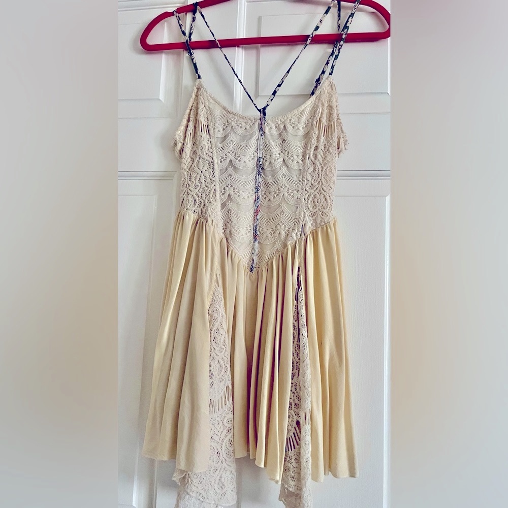 SOLD!!  Gimmicks by BKE cream and lace dress